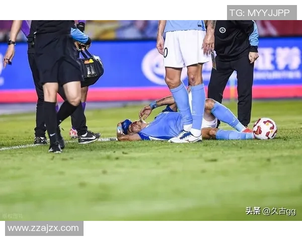 足球场上的冲突与争议：当球员与裁判的对抗升级为暴力行为